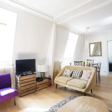 Nice And Bright Apt In The 11th District Appartamento